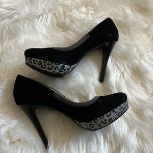 V. Vini pre owned black velour platform pumps size 40 or 8.5